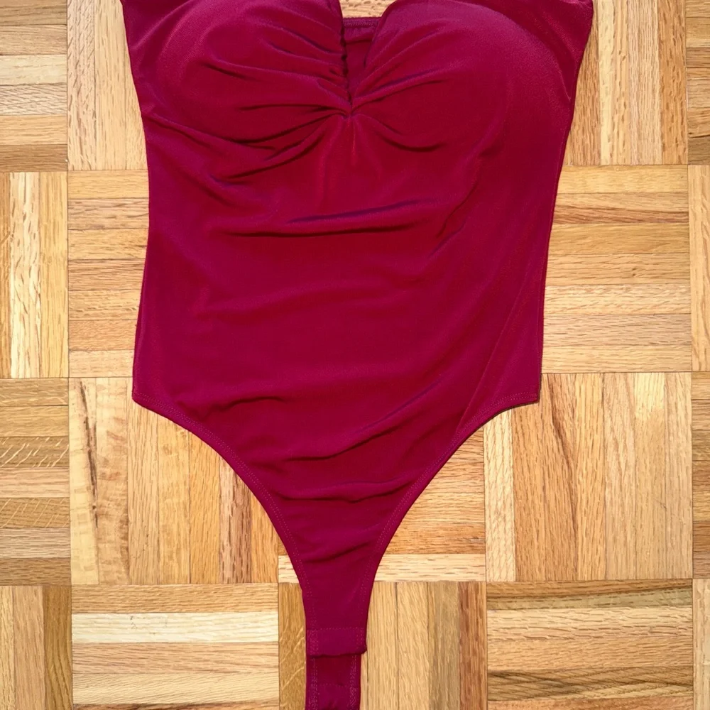 Red Strapless Sweetheart Bodysuit ♥️ Padded Cups, Soft Stretch Material - Picture 4 of 5